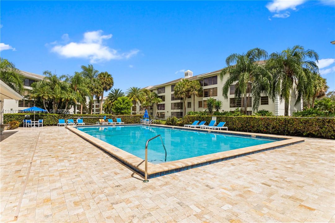 Active With Contract: $285,000 (2 beds, 2 baths, 1385 Square Feet)