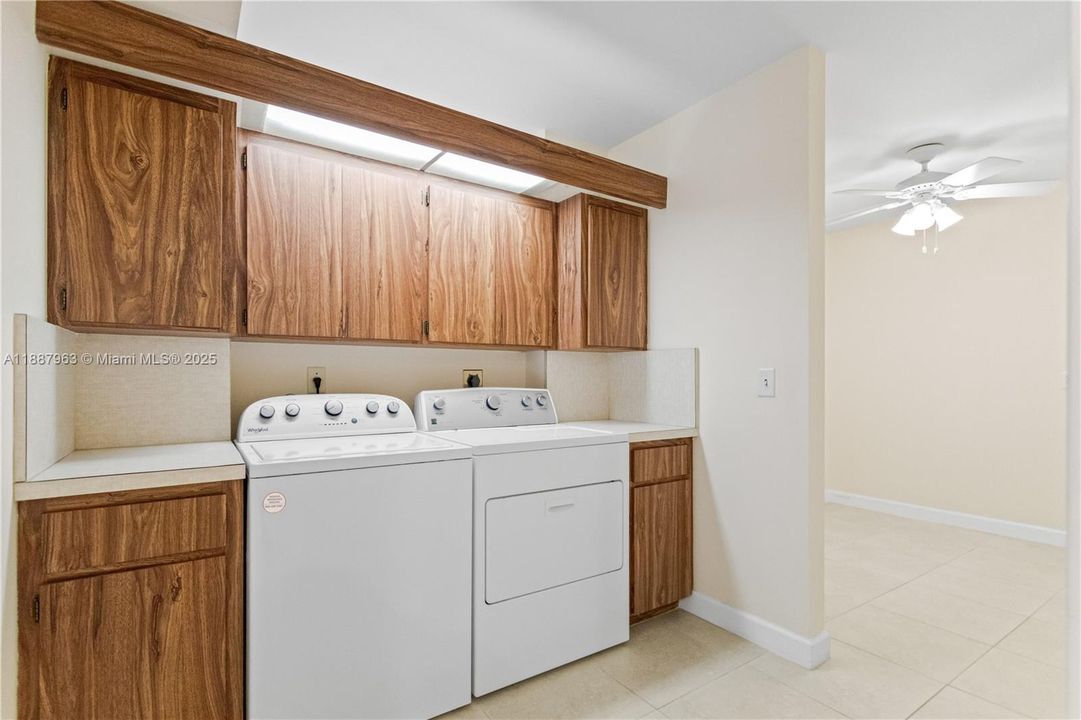 Active With Contract: $285,000 (2 beds, 2 baths, 1385 Square Feet)