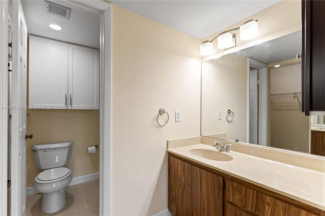 Active With Contract: $285,000 (2 beds, 2 baths, 1385 Square Feet)