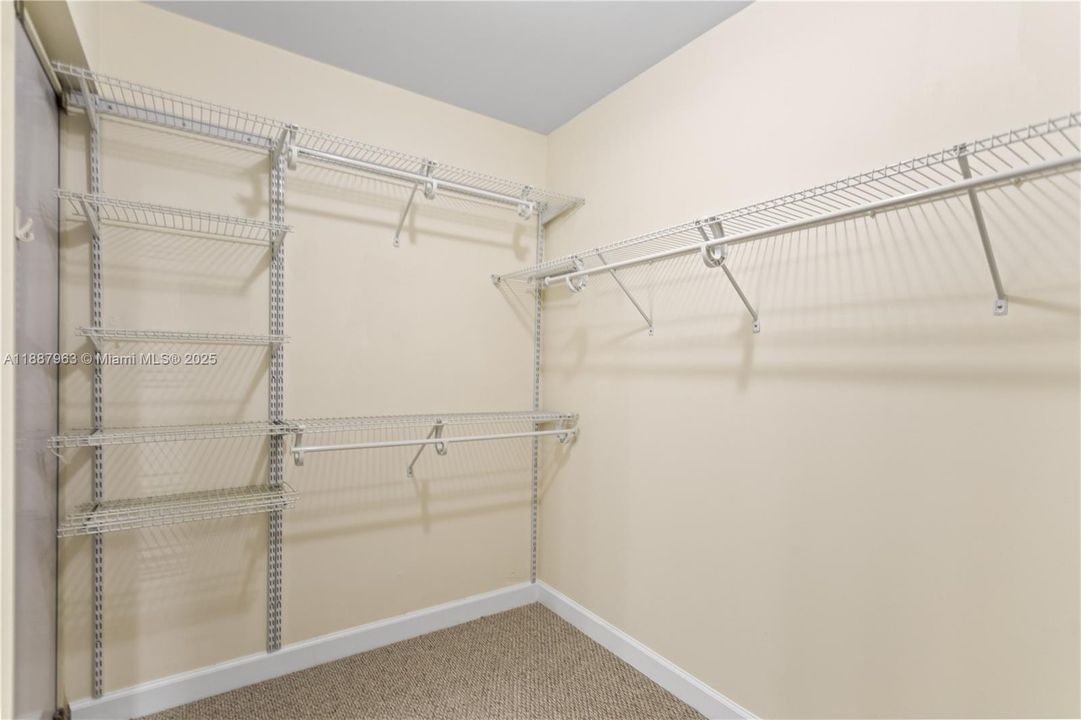 Active With Contract: $285,000 (2 beds, 2 baths, 1385 Square Feet)