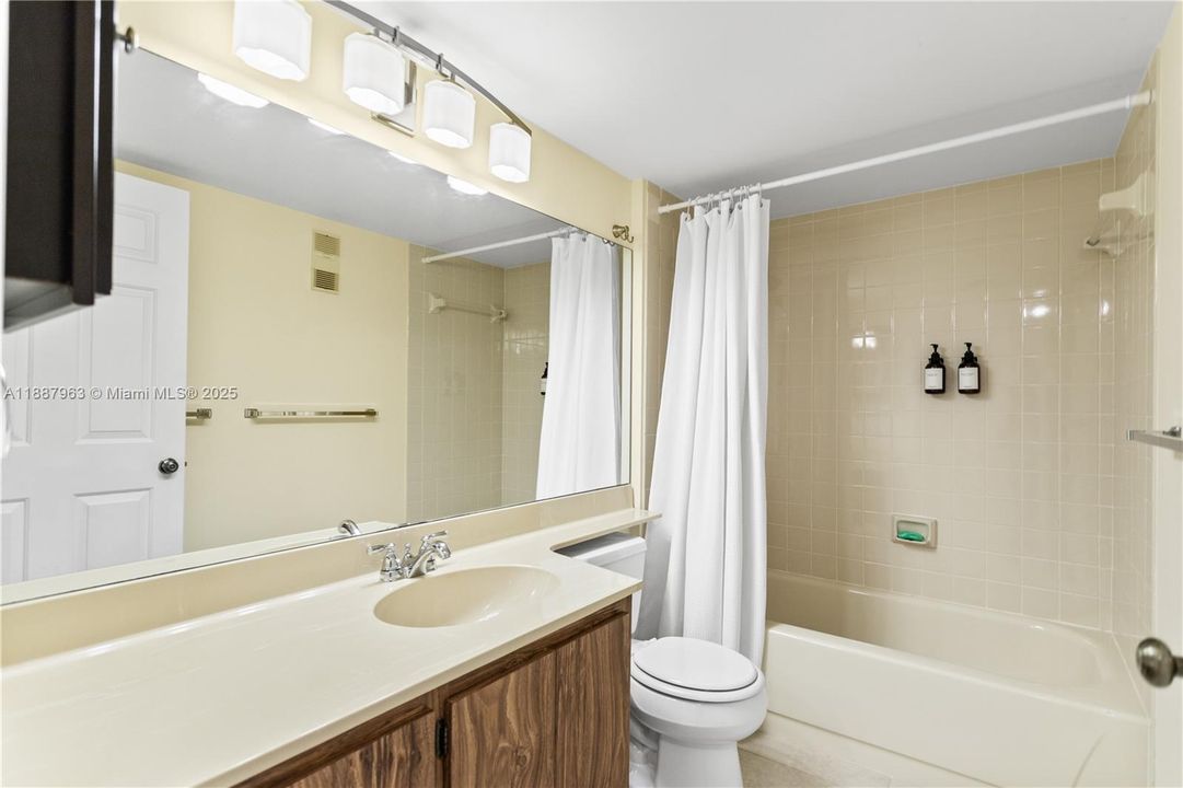 Active With Contract: $285,000 (2 beds, 2 baths, 1385 Square Feet)