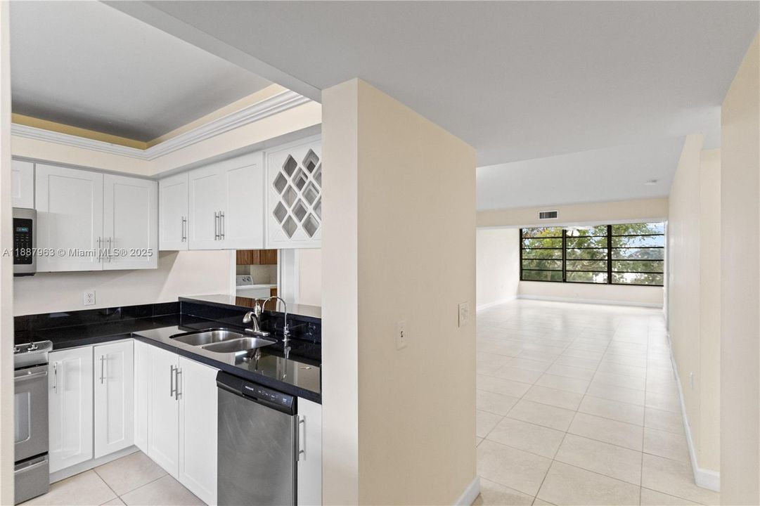 Active With Contract: $285,000 (2 beds, 2 baths, 1385 Square Feet)