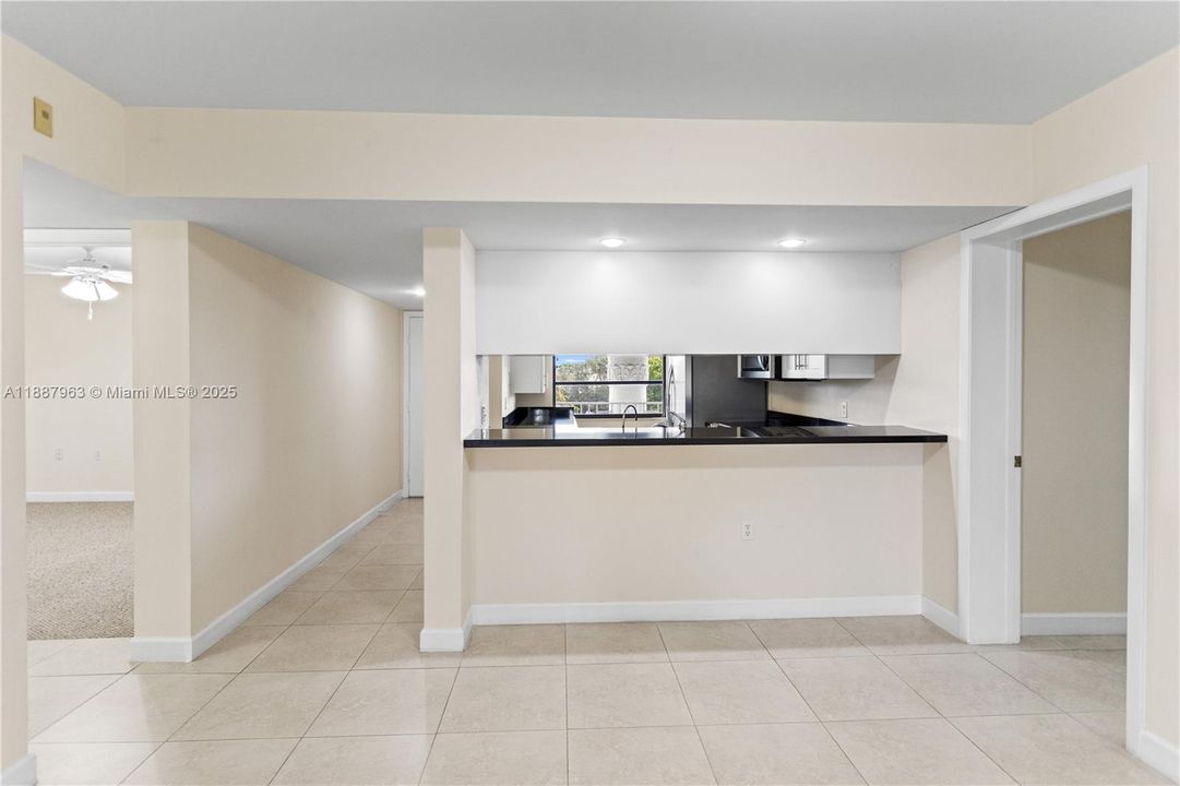 Active With Contract: $285,000 (2 beds, 2 baths, 1385 Square Feet)