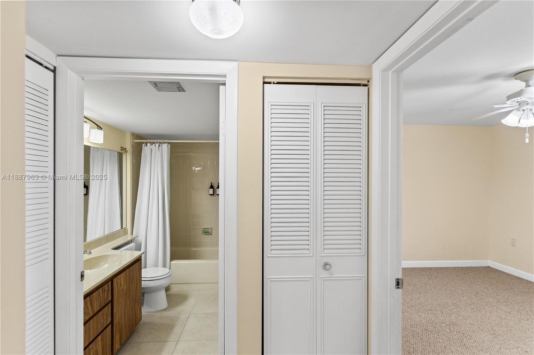 Active With Contract: $285,000 (2 beds, 2 baths, 1385 Square Feet)