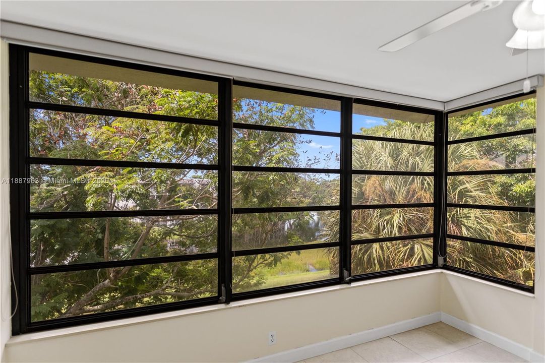 Active With Contract: $285,000 (2 beds, 2 baths, 1385 Square Feet)