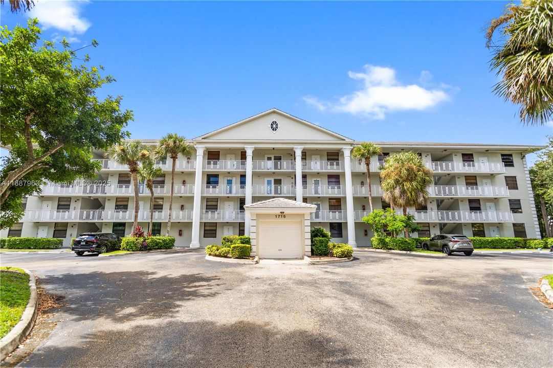 Active With Contract: $285,000 (2 beds, 2 baths, 1385 Square Feet)