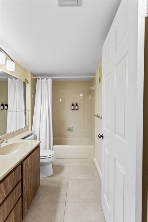 Active With Contract: $285,000 (2 beds, 2 baths, 1385 Square Feet)