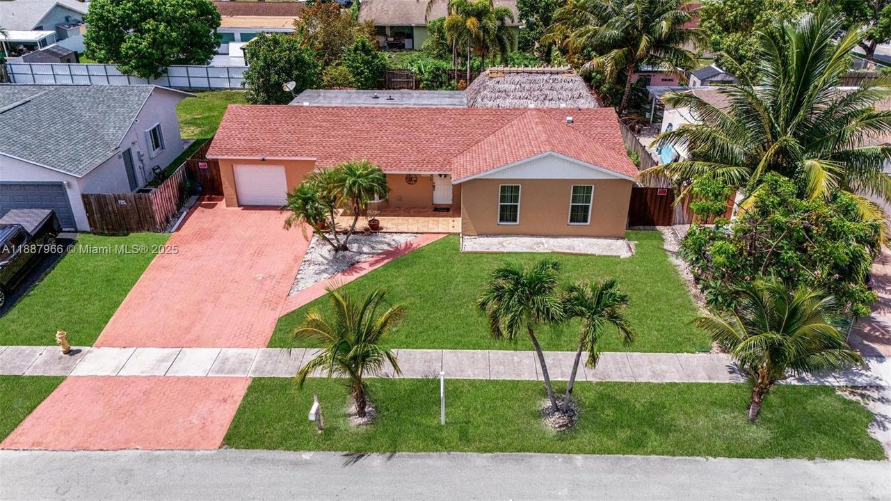 For Sale: $597,000 (3 beds, 3 baths, 1724 Square Feet)