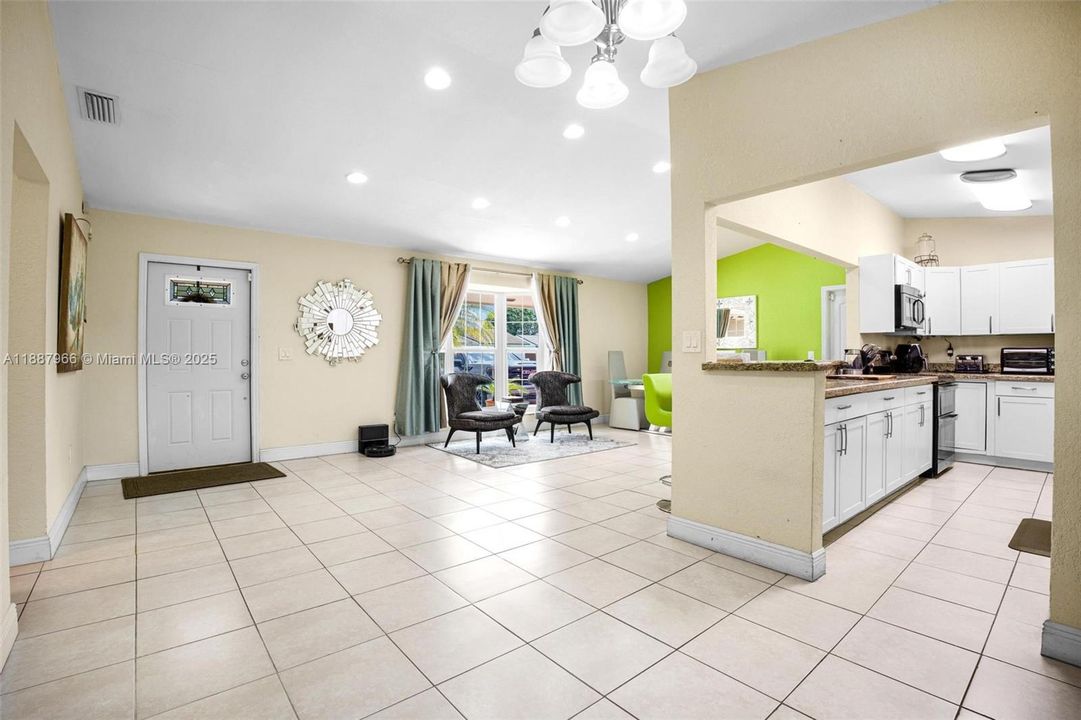 For Sale: $597,000 (3 beds, 3 baths, 1724 Square Feet)