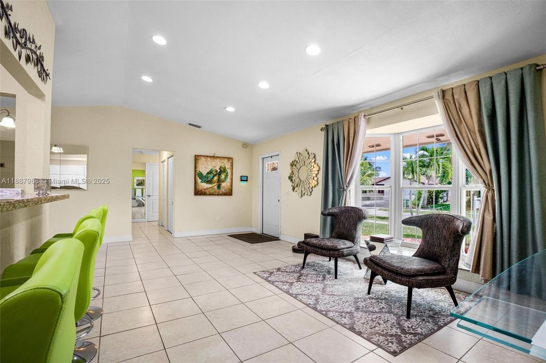 For Sale: $597,000 (3 beds, 3 baths, 1724 Square Feet)