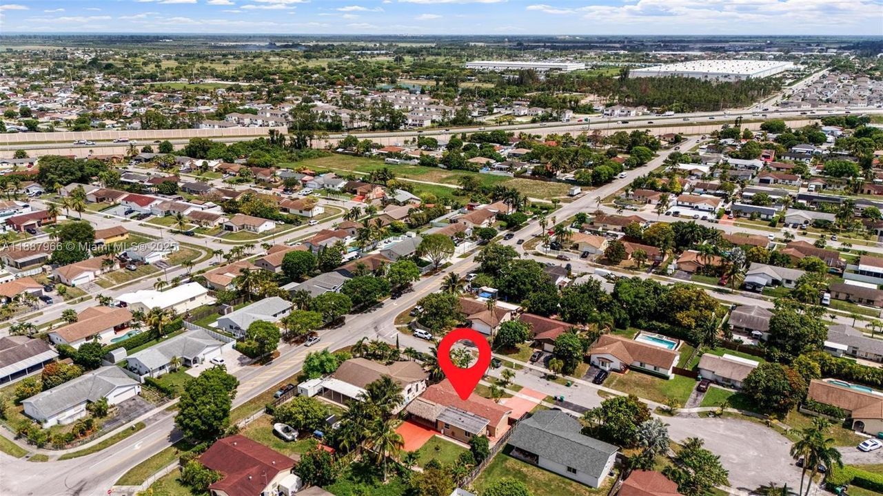 For Sale: $597,000 (3 beds, 3 baths, 1724 Square Feet)