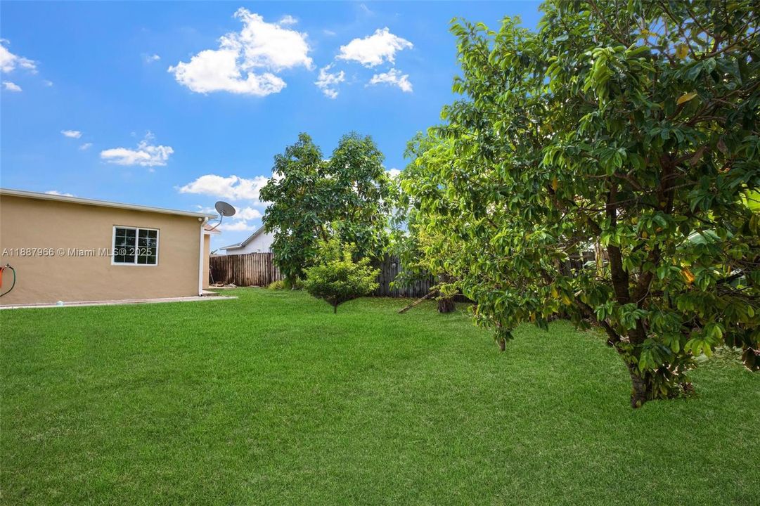 For Sale: $597,000 (3 beds, 3 baths, 1724 Square Feet)