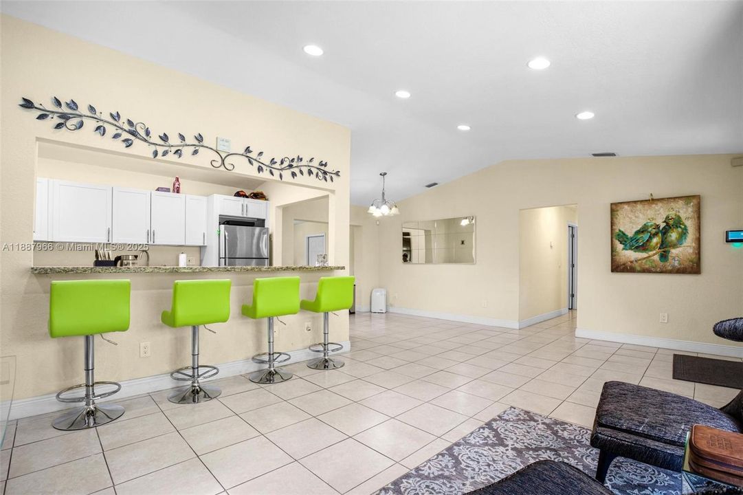 For Sale: $597,000 (3 beds, 3 baths, 1724 Square Feet)