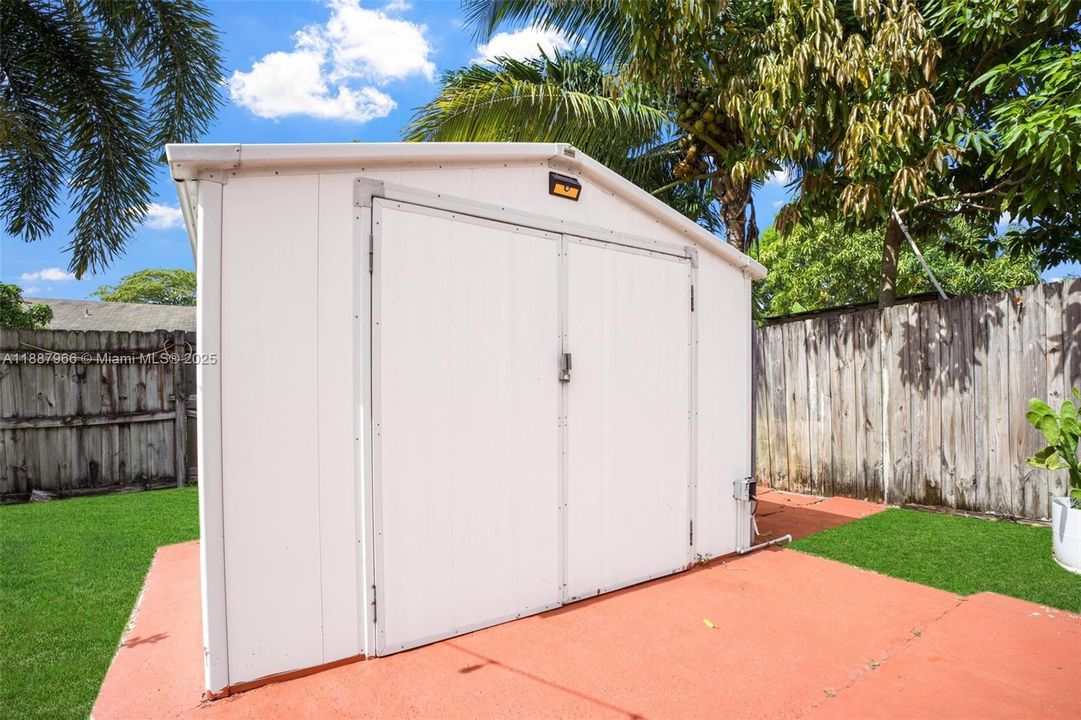 For Sale: $597,000 (3 beds, 3 baths, 1724 Square Feet)