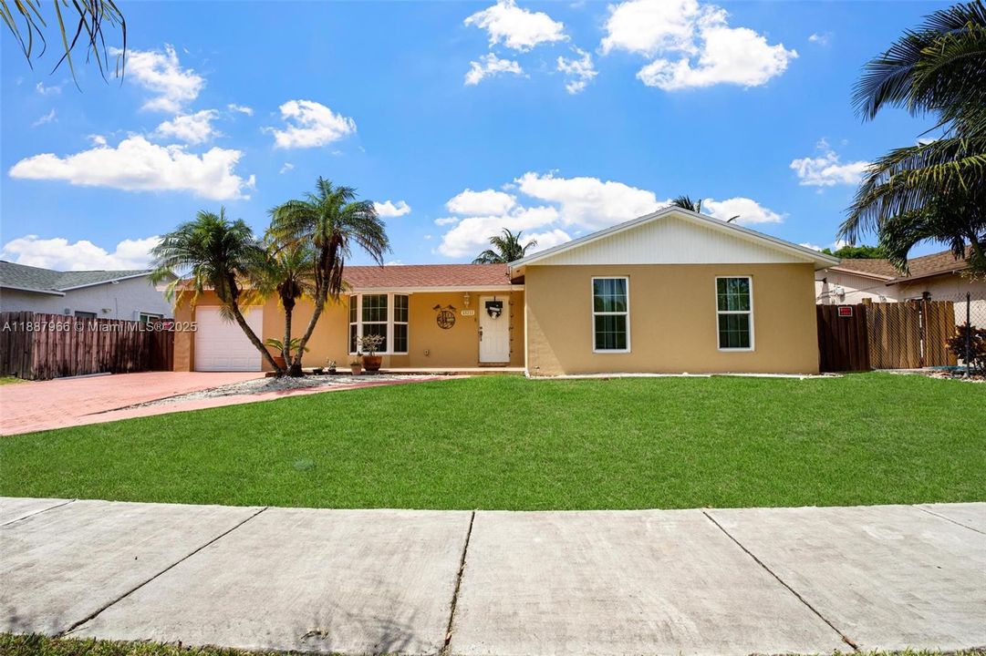 For Sale: $597,000 (3 beds, 3 baths, 1724 Square Feet)