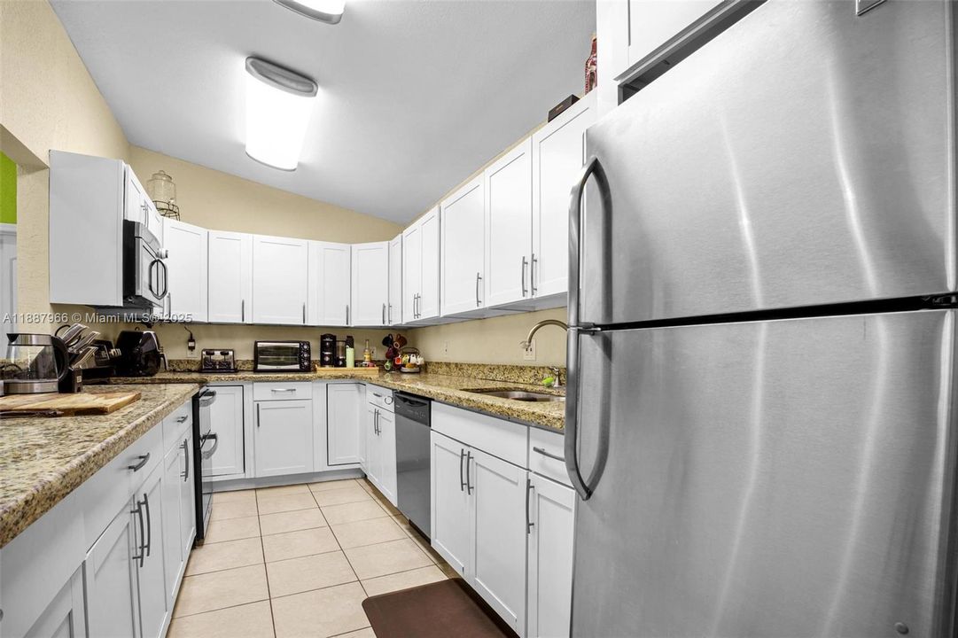 For Sale: $597,000 (3 beds, 3 baths, 1724 Square Feet)