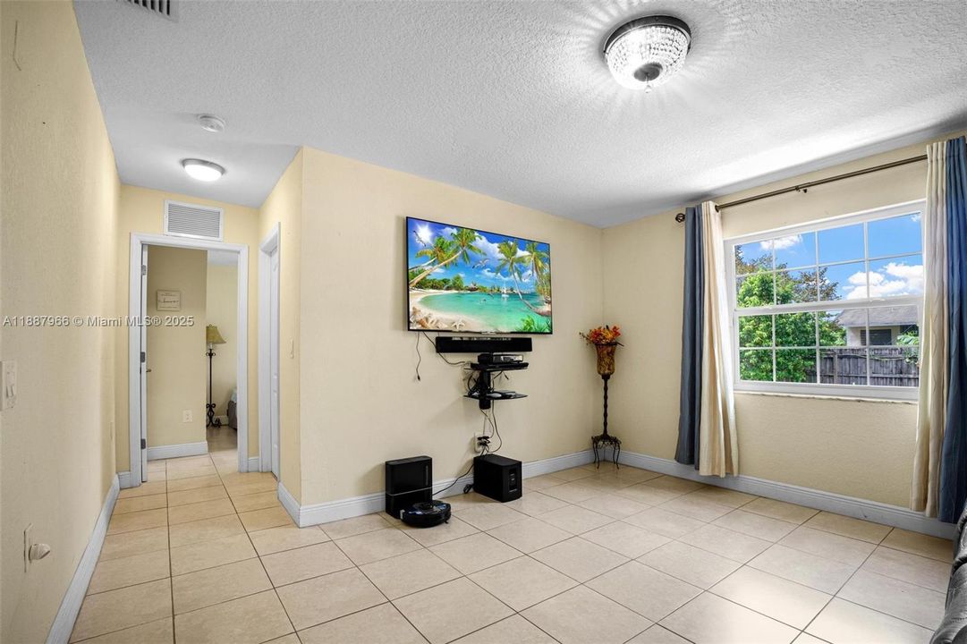 For Sale: $597,000 (3 beds, 3 baths, 1724 Square Feet)