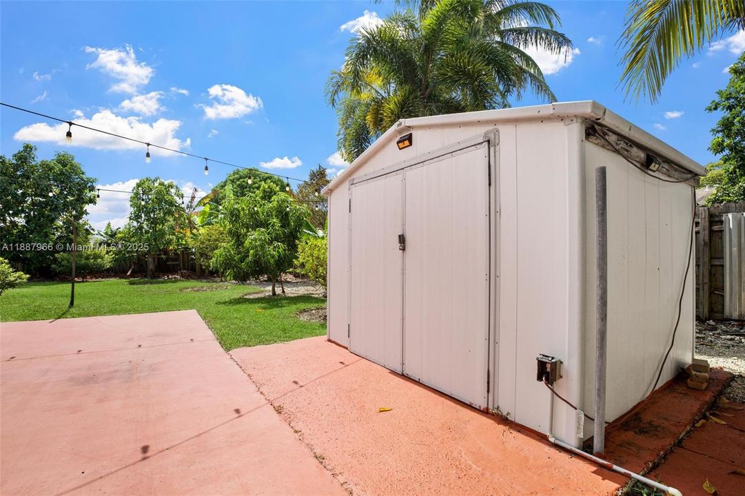 For Sale: $597,000 (3 beds, 3 baths, 1724 Square Feet)