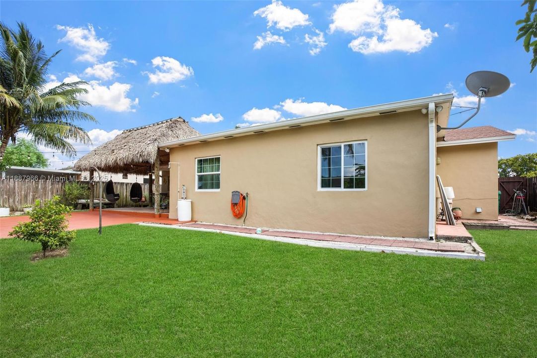 For Sale: $597,000 (3 beds, 3 baths, 1724 Square Feet)