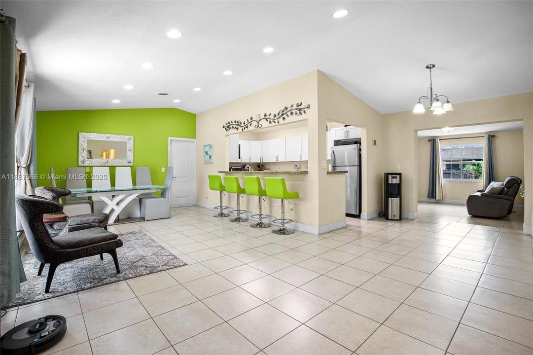 For Sale: $597,000 (3 beds, 3 baths, 1724 Square Feet)