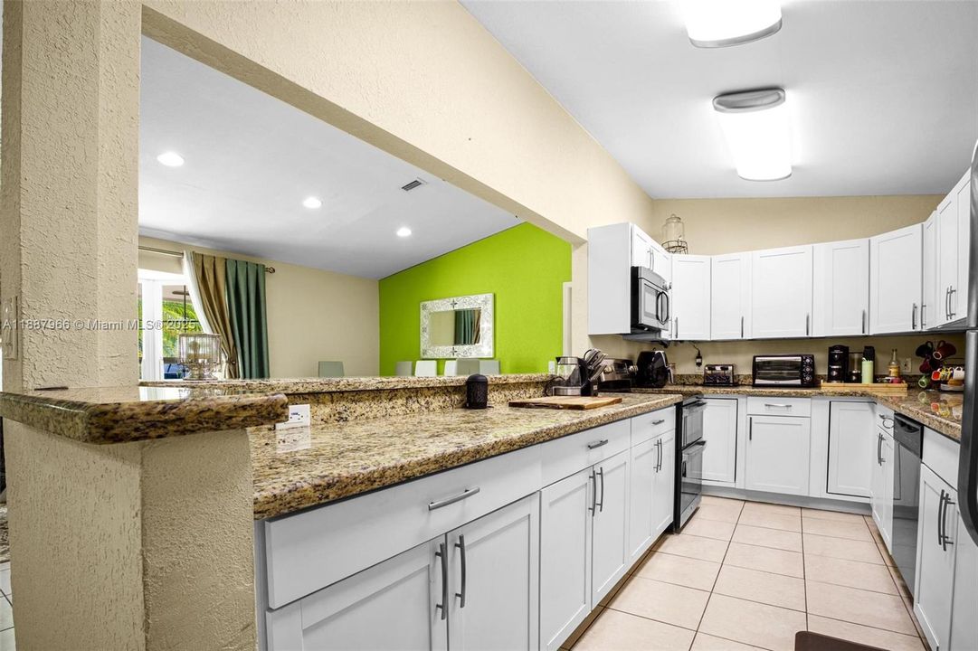 For Sale: $597,000 (3 beds, 3 baths, 1724 Square Feet)