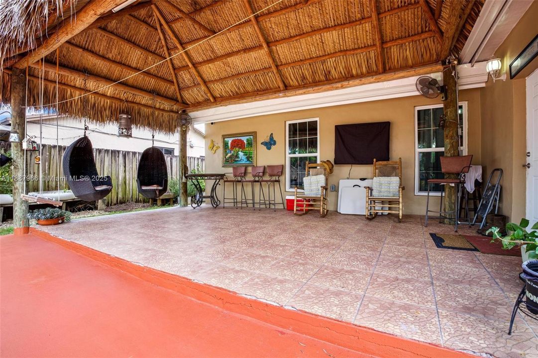 For Sale: $597,000 (3 beds, 3 baths, 1724 Square Feet)