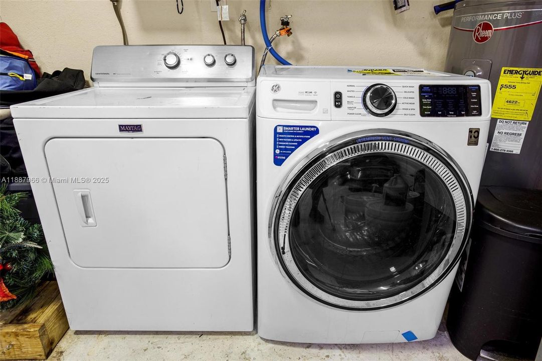 For Sale: $597,000 (3 beds, 3 baths, 1724 Square Feet)