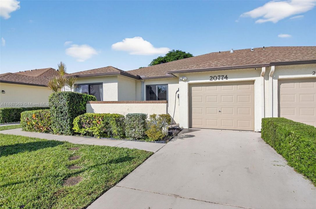 合同活跃: $520,000 (3 贝兹, 2 浴室, 1584 平方英尺)