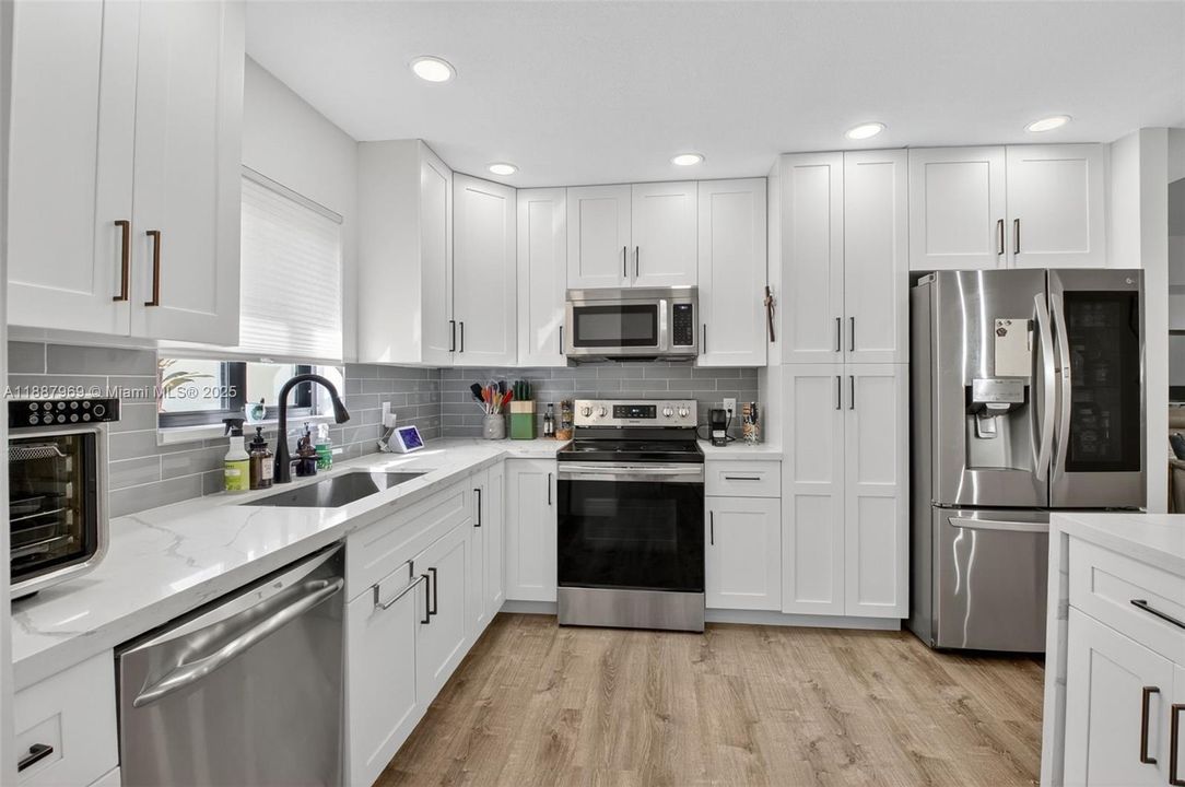 合同活跃: $520,000 (3 贝兹, 2 浴室, 1584 平方英尺)