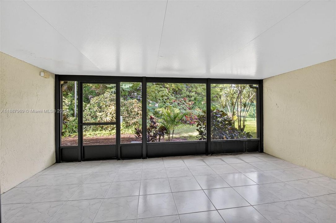 合同活跃: $520,000 (3 贝兹, 2 浴室, 1584 平方英尺)