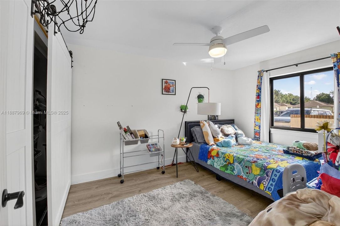 合同活跃: $520,000 (3 贝兹, 2 浴室, 1584 平方英尺)