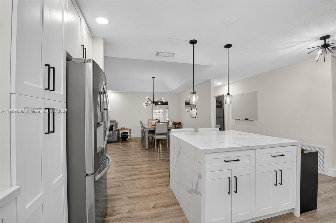 合同活跃: $520,000 (3 贝兹, 2 浴室, 1584 平方英尺)