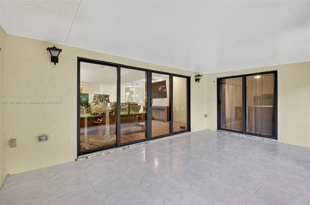 合同活跃: $520,000 (3 贝兹, 2 浴室, 1584 平方英尺)