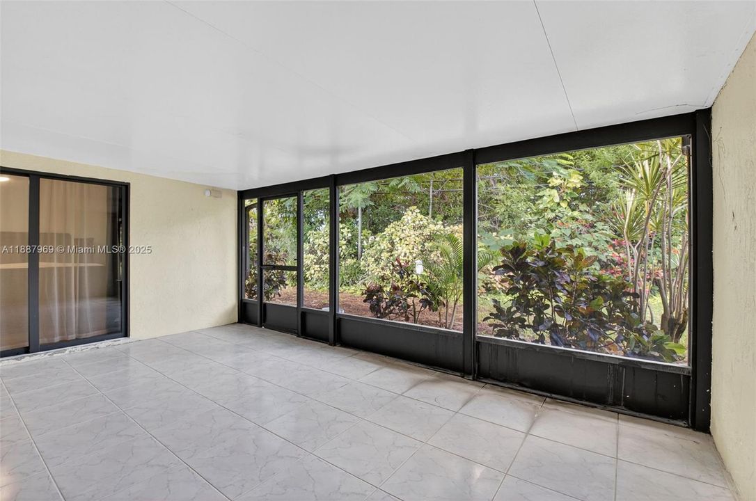 合同活跃: $520,000 (3 贝兹, 2 浴室, 1584 平方英尺)