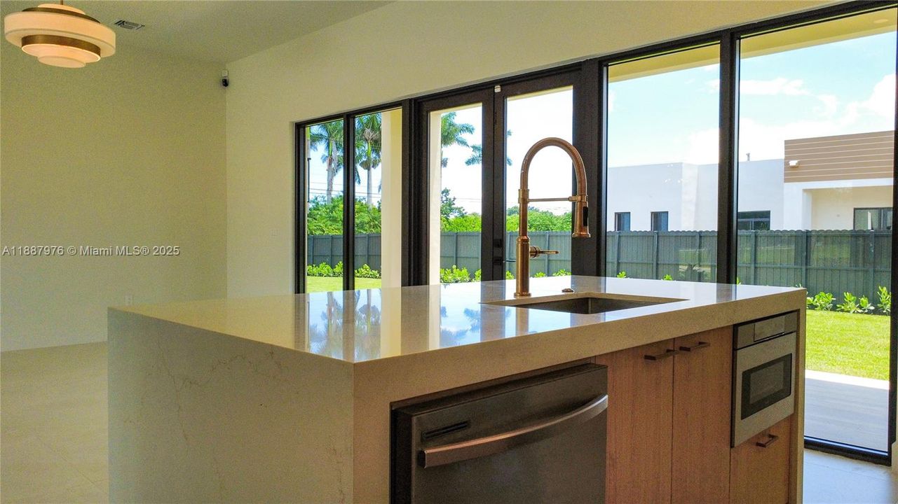 En Venta: $1,250,000 (5 camas, 4 baños, 0 Pies cuadrados)