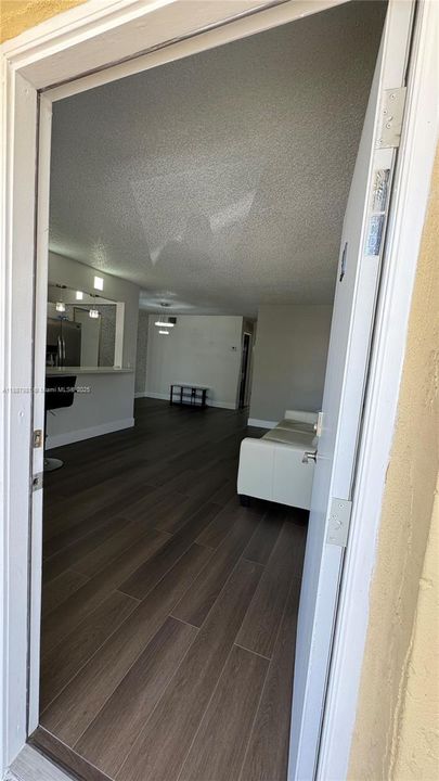 For Sale: $130,000 (1 beds, 1 baths, 691 Square Feet)