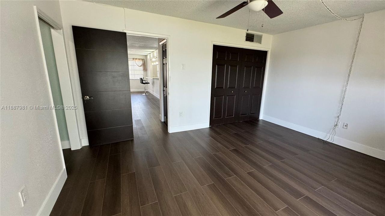 For Sale: $130,000 (1 beds, 1 baths, 691 Square Feet)