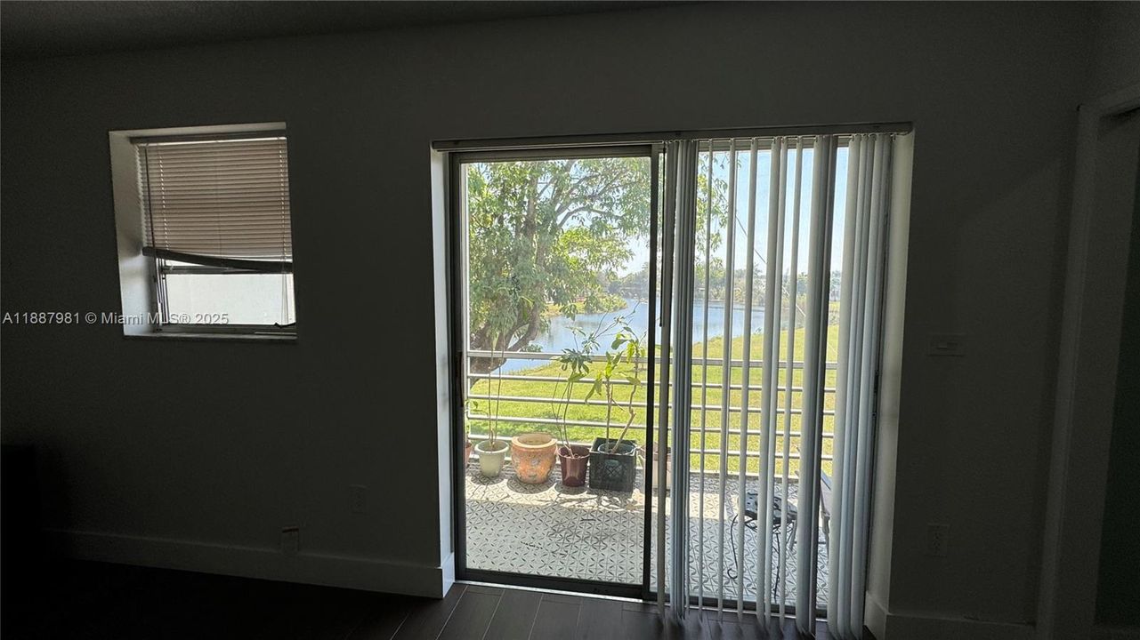 For Sale: $130,000 (1 beds, 1 baths, 691 Square Feet)