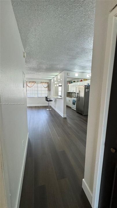 For Sale: $130,000 (1 beds, 1 baths, 691 Square Feet)