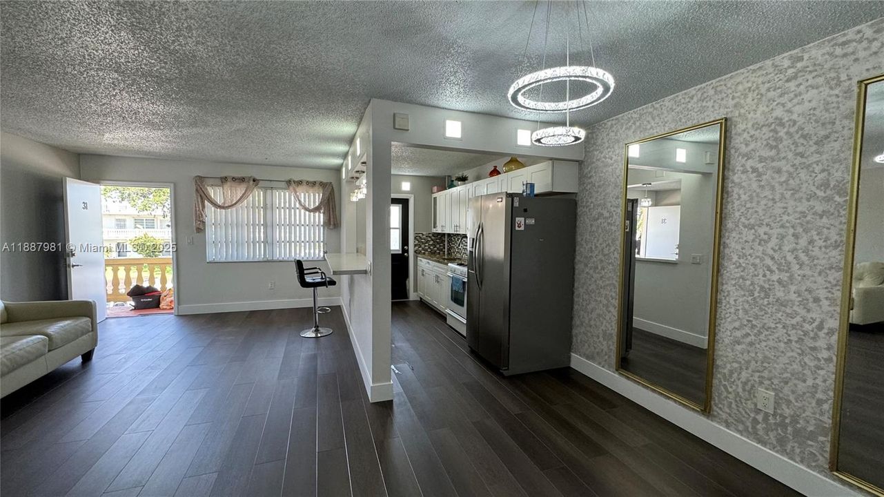 For Sale: $130,000 (1 beds, 1 baths, 691 Square Feet)