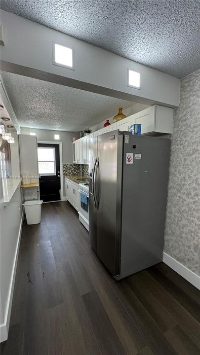 For Sale: $130,000 (1 beds, 1 baths, 691 Square Feet)