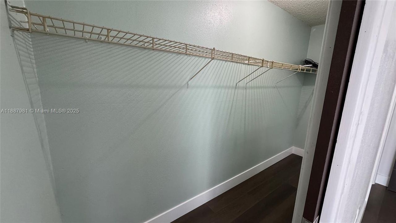 For Sale: $130,000 (1 beds, 1 baths, 691 Square Feet)