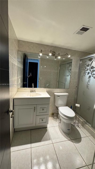 For Sale: $130,000 (1 beds, 1 baths, 691 Square Feet)