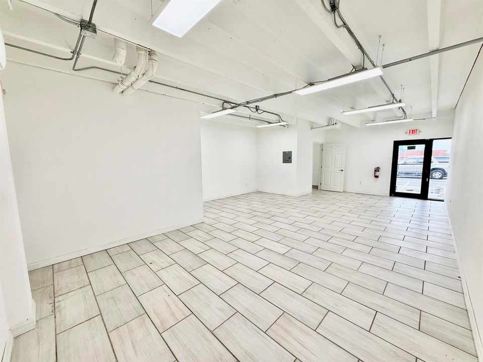Unit 104: 681sf : 1500/m