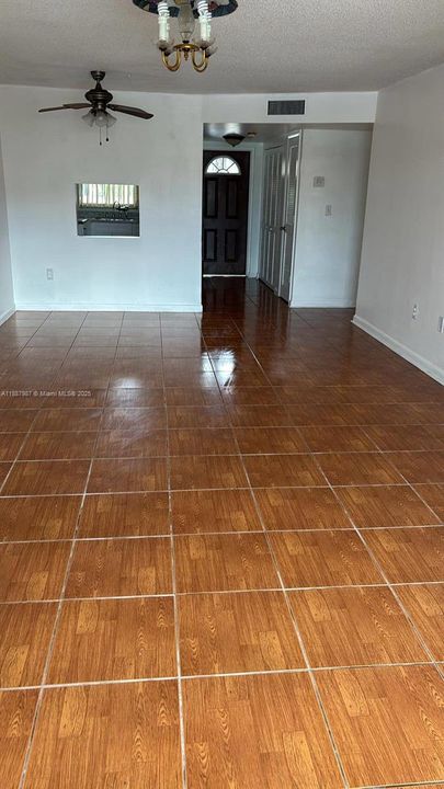 Activo con contrato: $120,000 (2 camas, 2 baños, 850 Pies cuadrados)