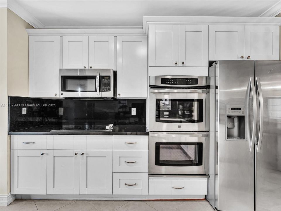 出租: $6,300 (4 贝兹, 3 浴室, 2800 平方英尺)