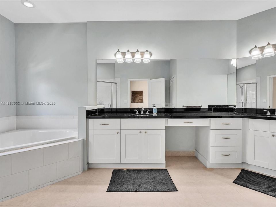 出租: $6,300 (4 贝兹, 3 浴室, 2800 平方英尺)