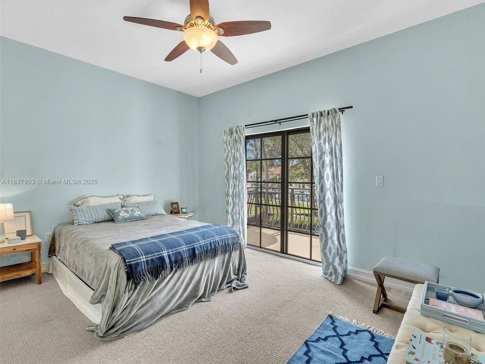 出租: $6,300 (4 贝兹, 3 浴室, 2800 平方英尺)