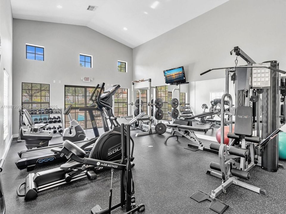 出租: $6,300 (4 贝兹, 3 浴室, 2800 平方英尺)