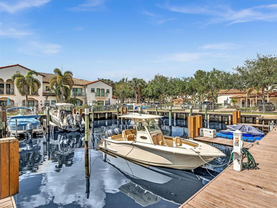 出租: $6,300 (4 贝兹, 3 浴室, 2800 平方英尺)